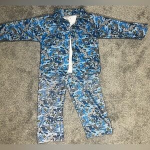$6 VINTAGE FIGHTER JET TWO PIECE PJ SET. SIZE 4. $6 IF BUNDLED